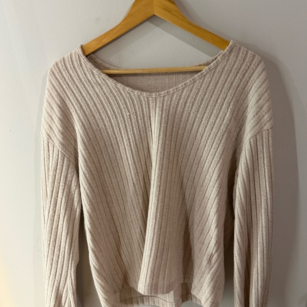 Long sleeve beige top